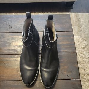 Black leather BR Chelsea boots